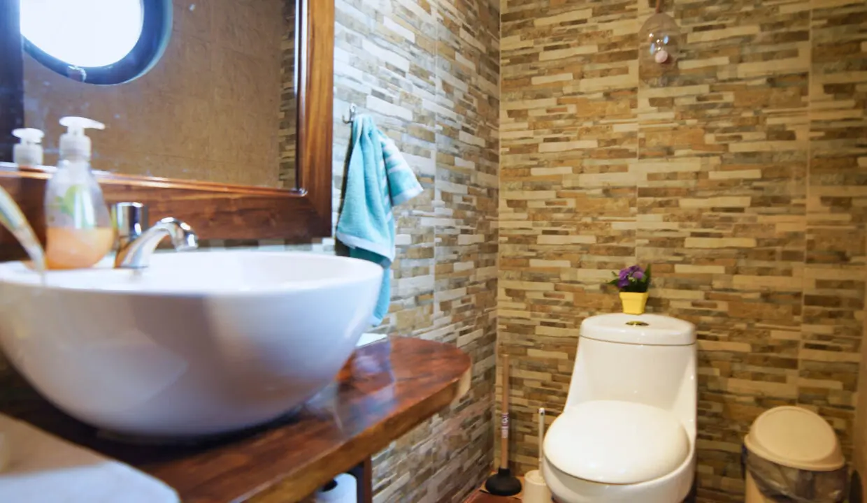 baño social Casa de venta Av. 12 de octubre.