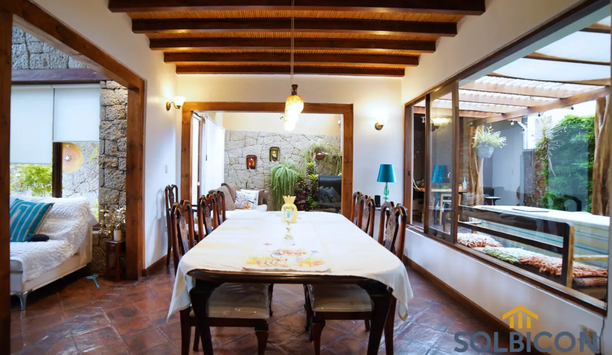 comedor Casa de venta Av. 12 de octubre.