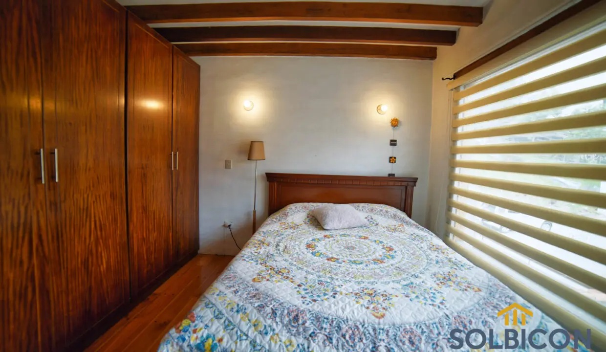 habitacion Casa de venta Av. 12 de octubre.