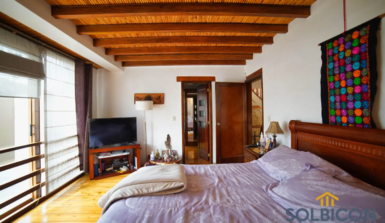 habitacion master Casa de venta Av. 12 de octubre.