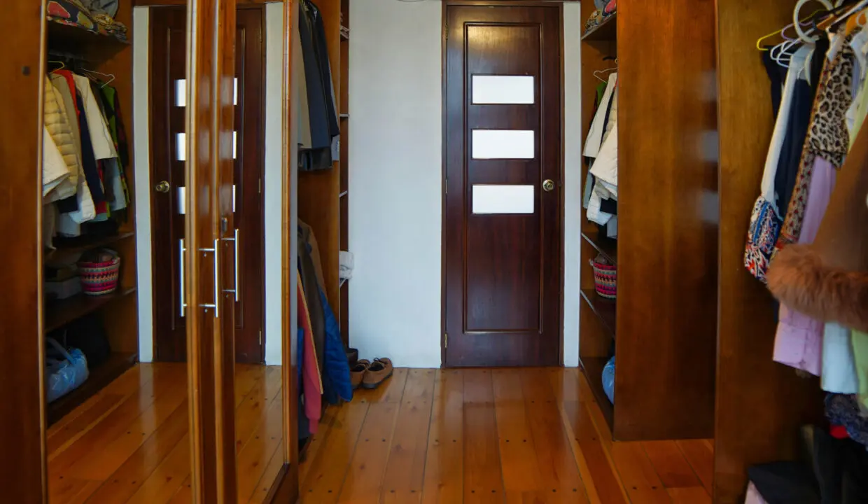 walking closet Casa de venta Av. 12 de octubre.