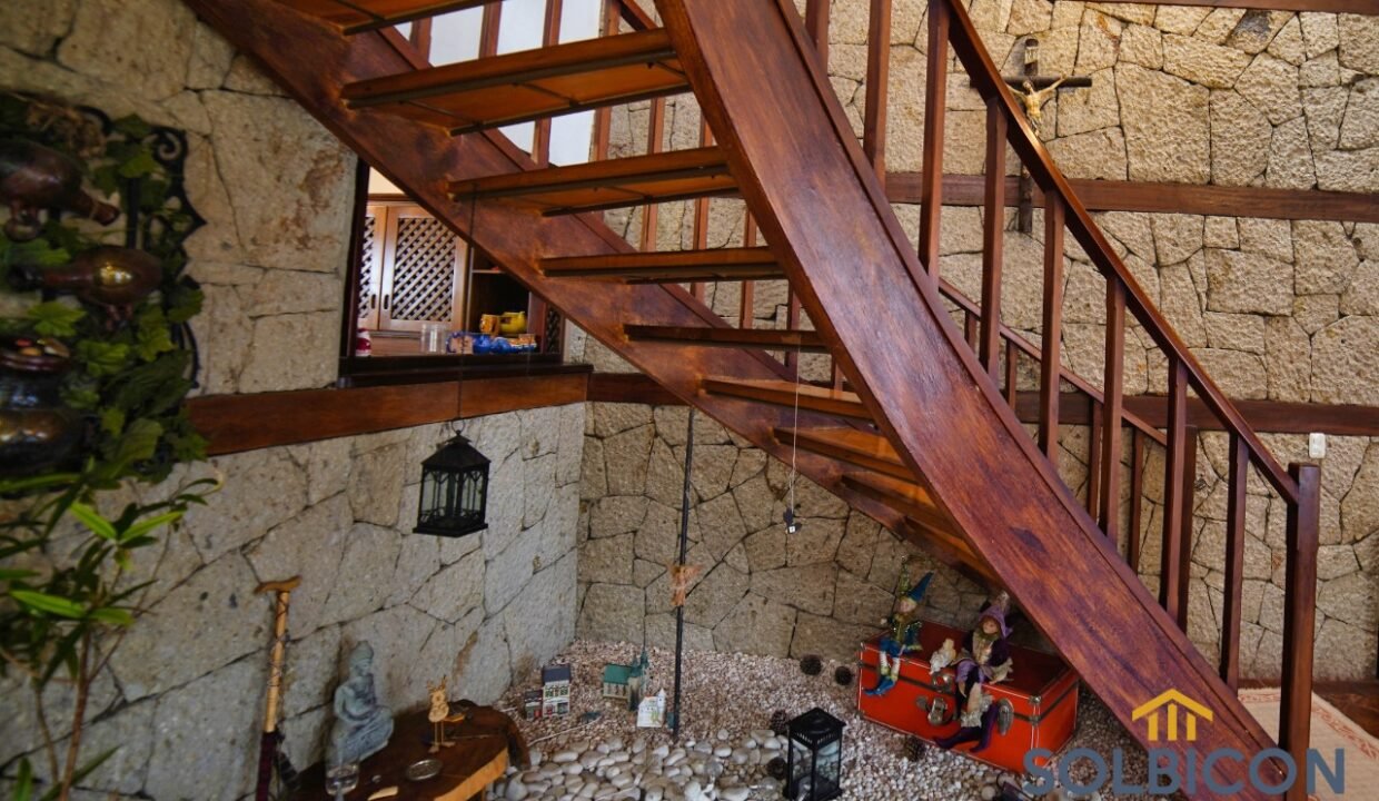 escaleras casa de venta rustica cuenca