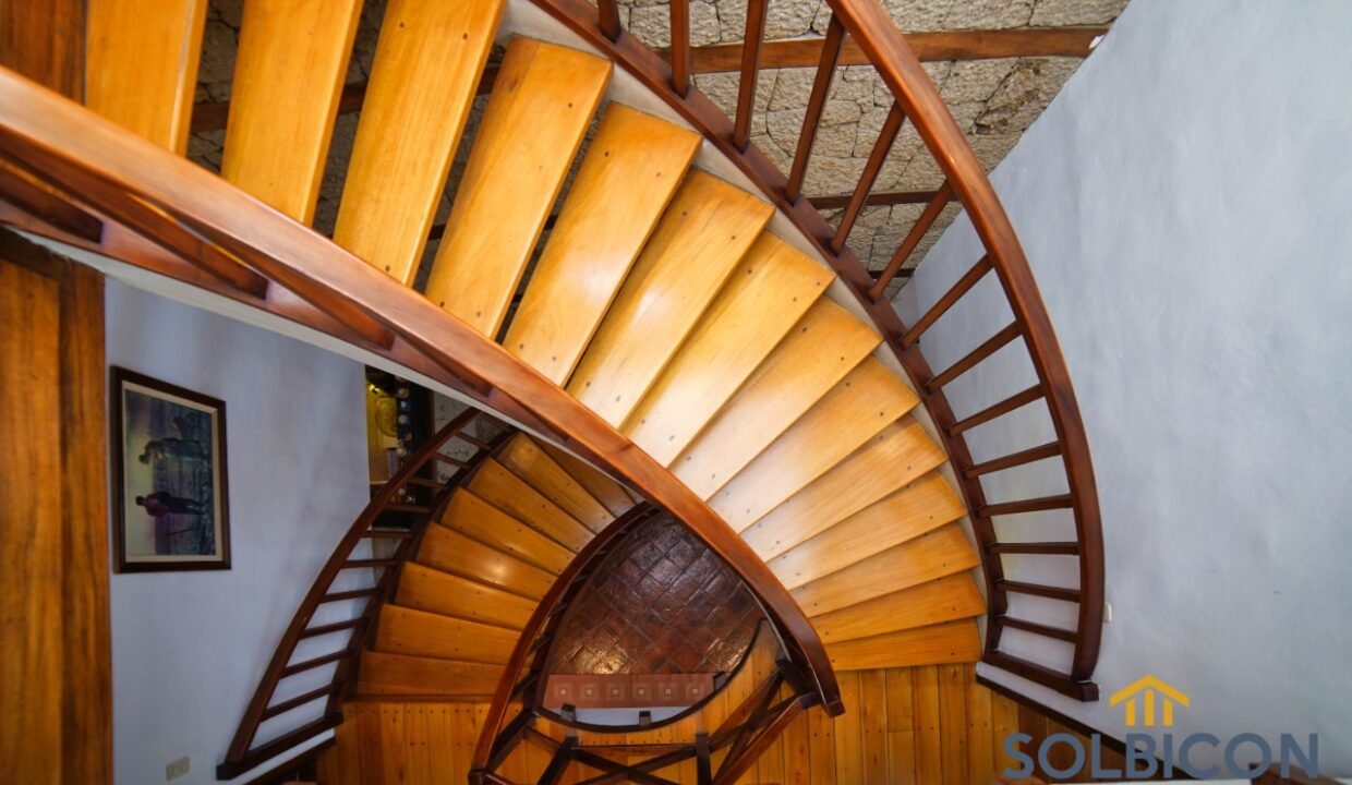 estilo original escaleras casa de venta rustica cuenca