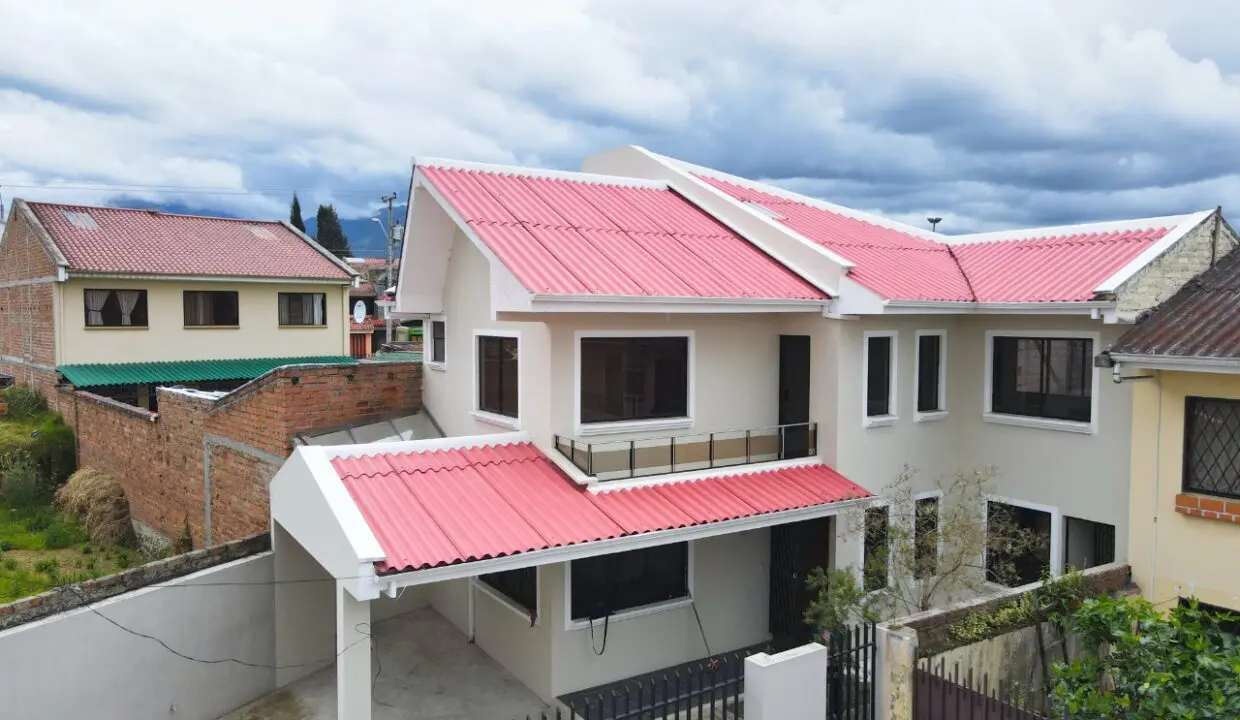 fachada casa de venta feria libre Cuenca