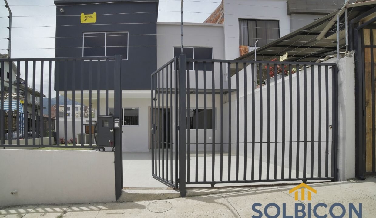 fachada frontal Casa Crédito VIP Cuenca Racar