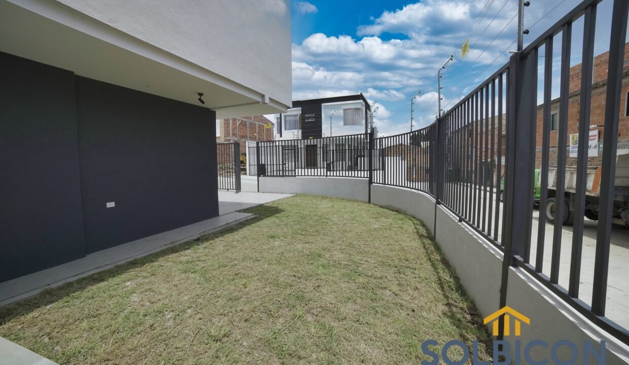 patio lateral Casa Crédito VIP Cuenca Racar