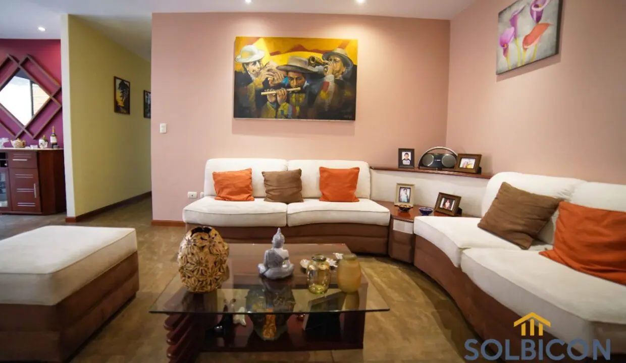 amplia sala departamento de venta en av 3 de noviembre Cuenca