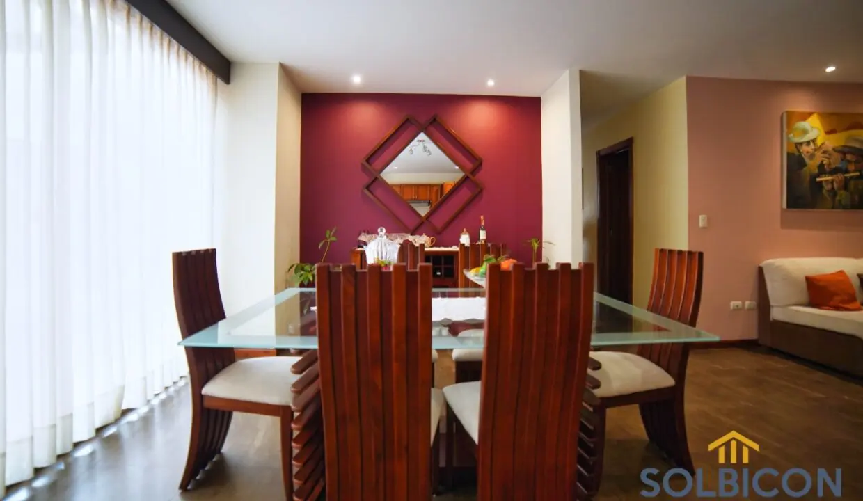 amplios espacios sociales departamento de venta en av 3 de noviembre Cuenca