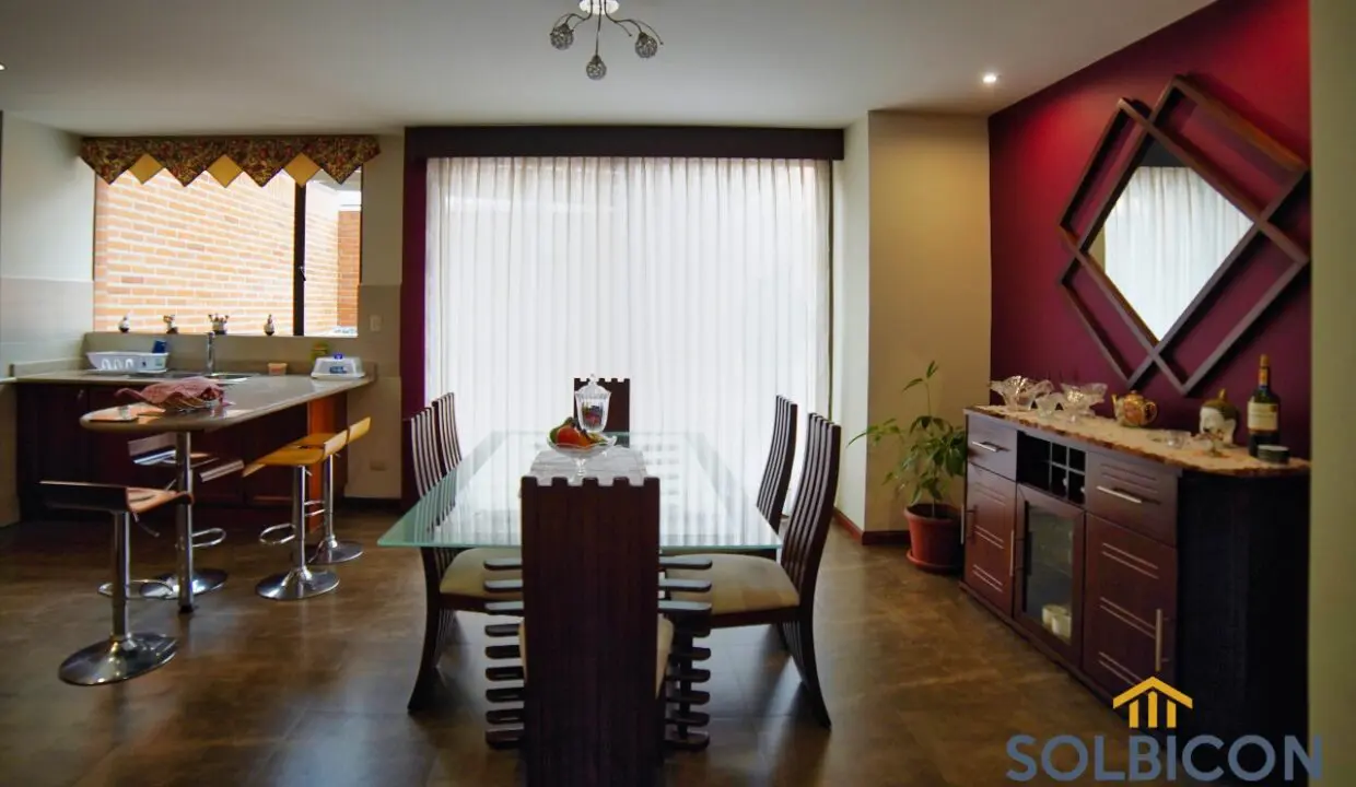 comedor departamento de venta en av 3 de noviembre Cuenca