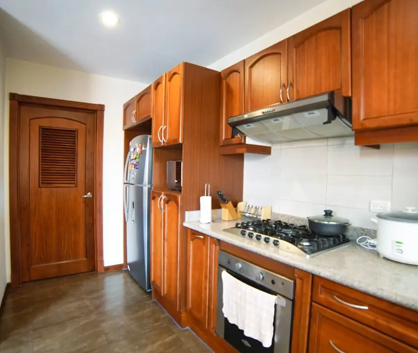 estantes de cocina departamento de venta en av 3 de noviembre Cuenca