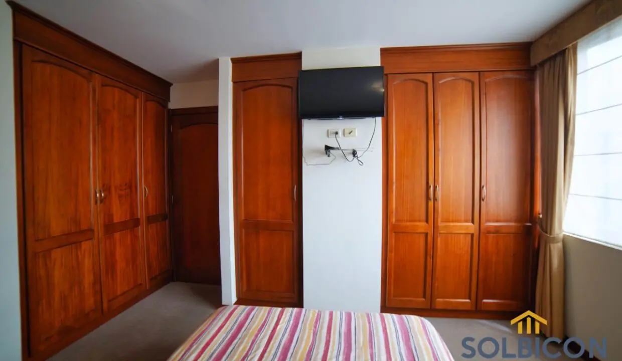 habitacion padres departamento de venta en av 3 de noviembre Cuenca