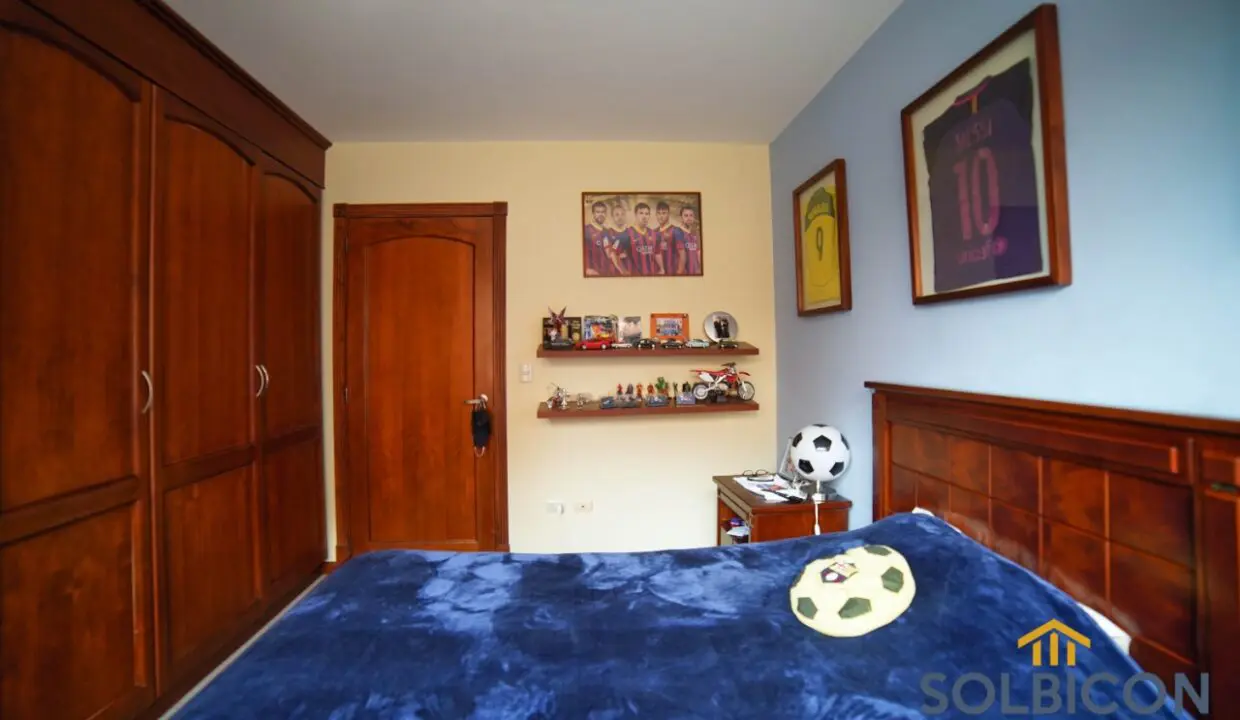 habitaciones comodas departamento de venta en av 3 de noviembre Cuenca