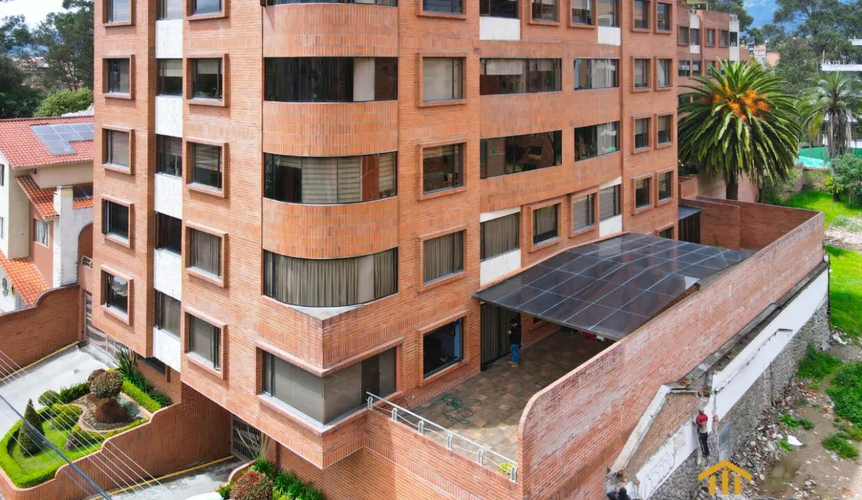 hermoso edificio departamento de venta en av 3 de noviembre Cuenca