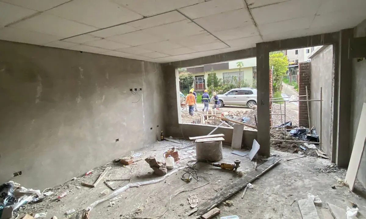 sala y comedor Casa de venta en Tejar Cuenca - Credito VIP Venta