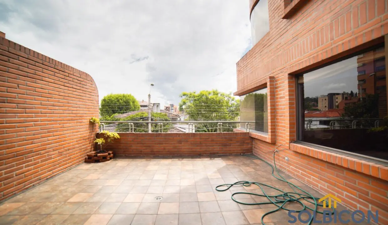 terraza departamento de venta en av 3 de noviembre Cuenca