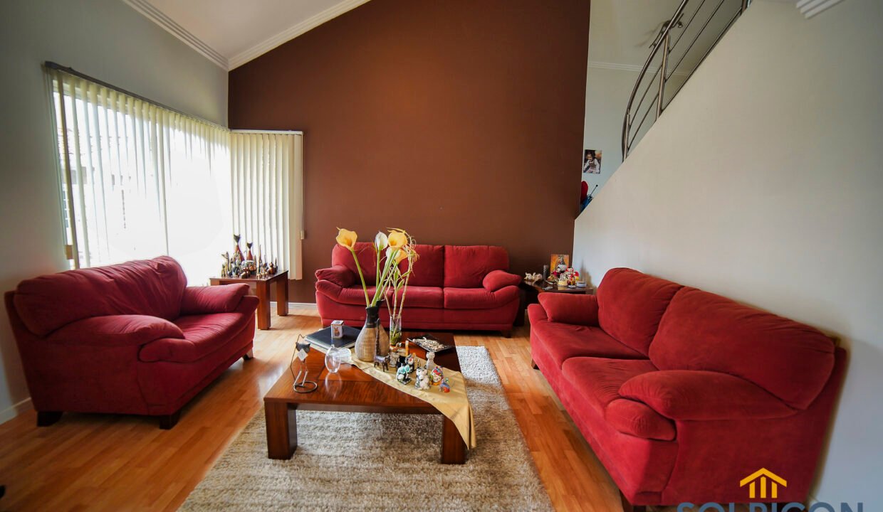 1ra sala casa de venta economica Challuabamba