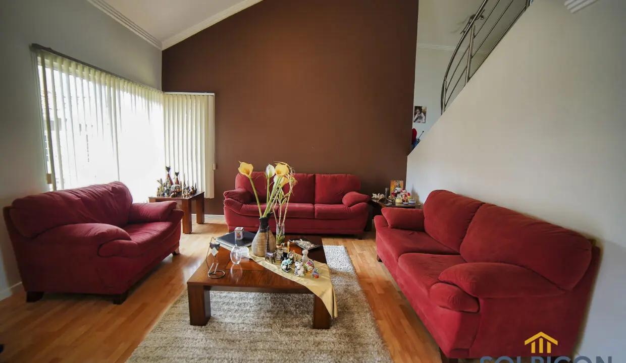 1ra sala casa de venta economica Challuabamba
