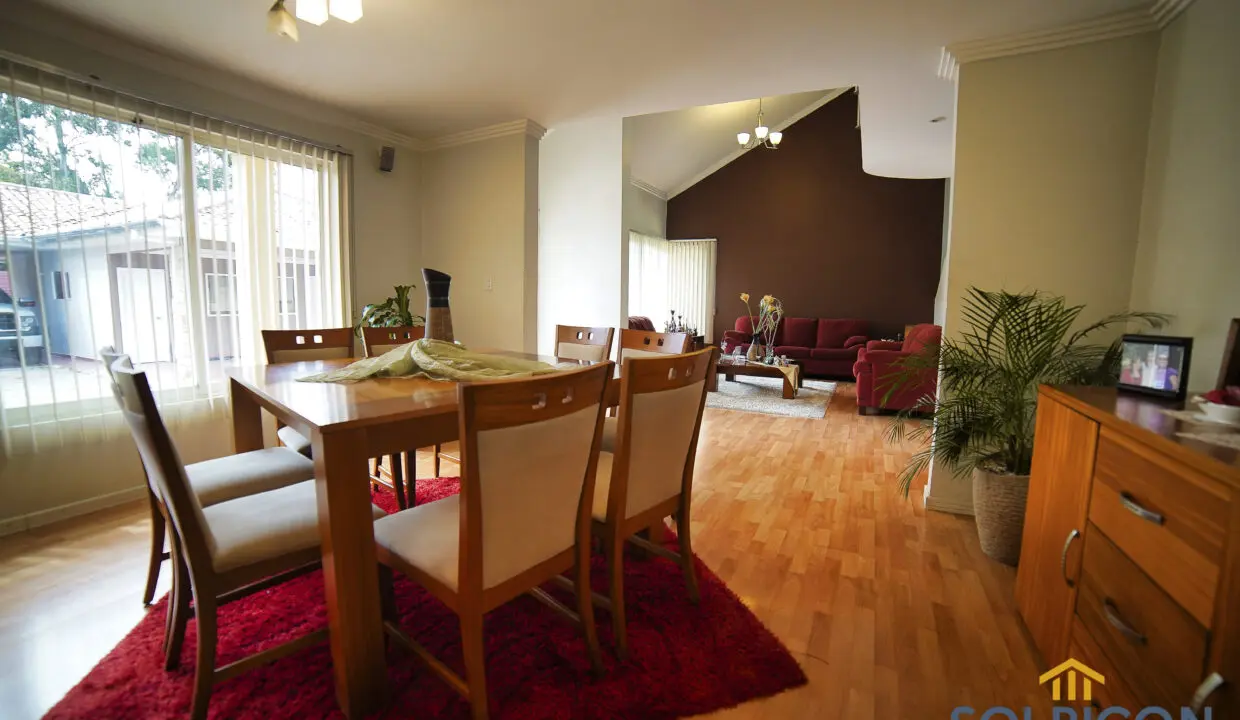 amplio comedor casa de venta economica Challuabamba