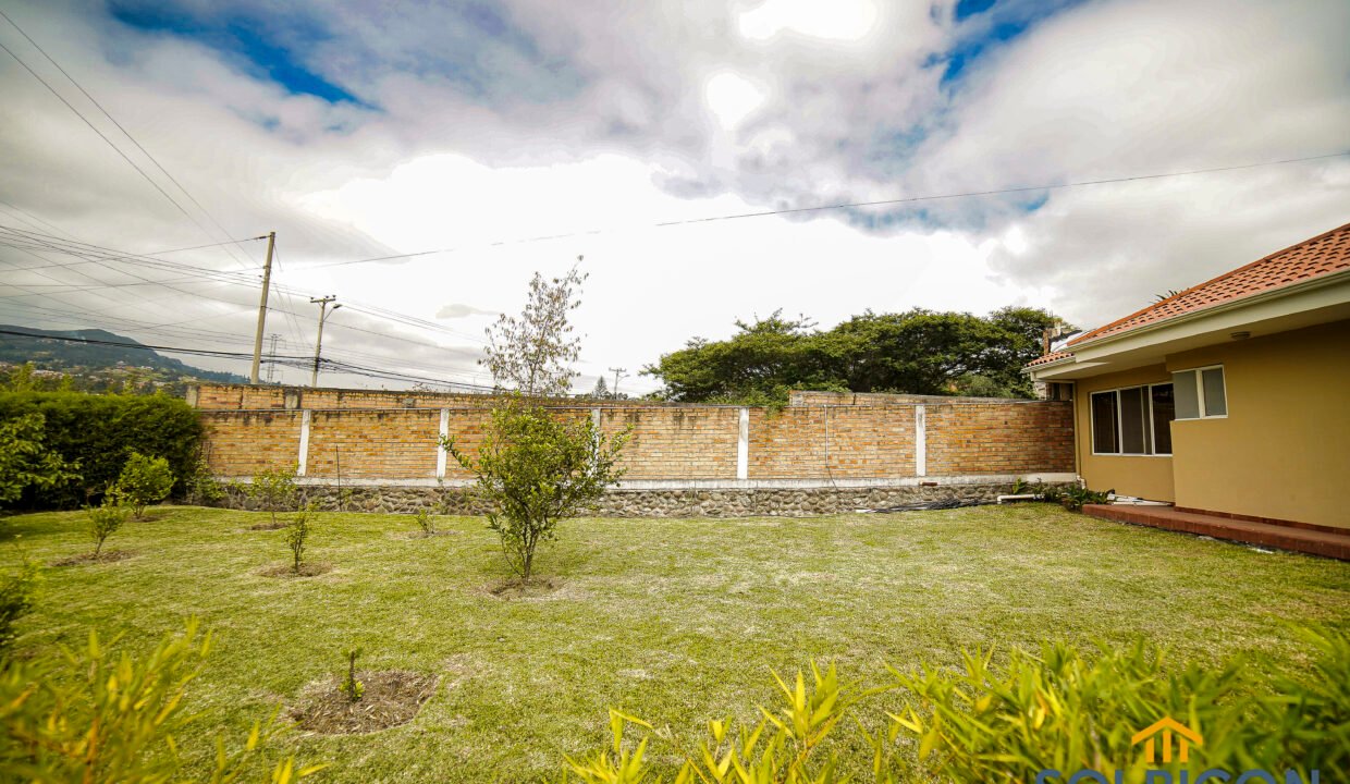 area verde casa de venta economica Challuabamba