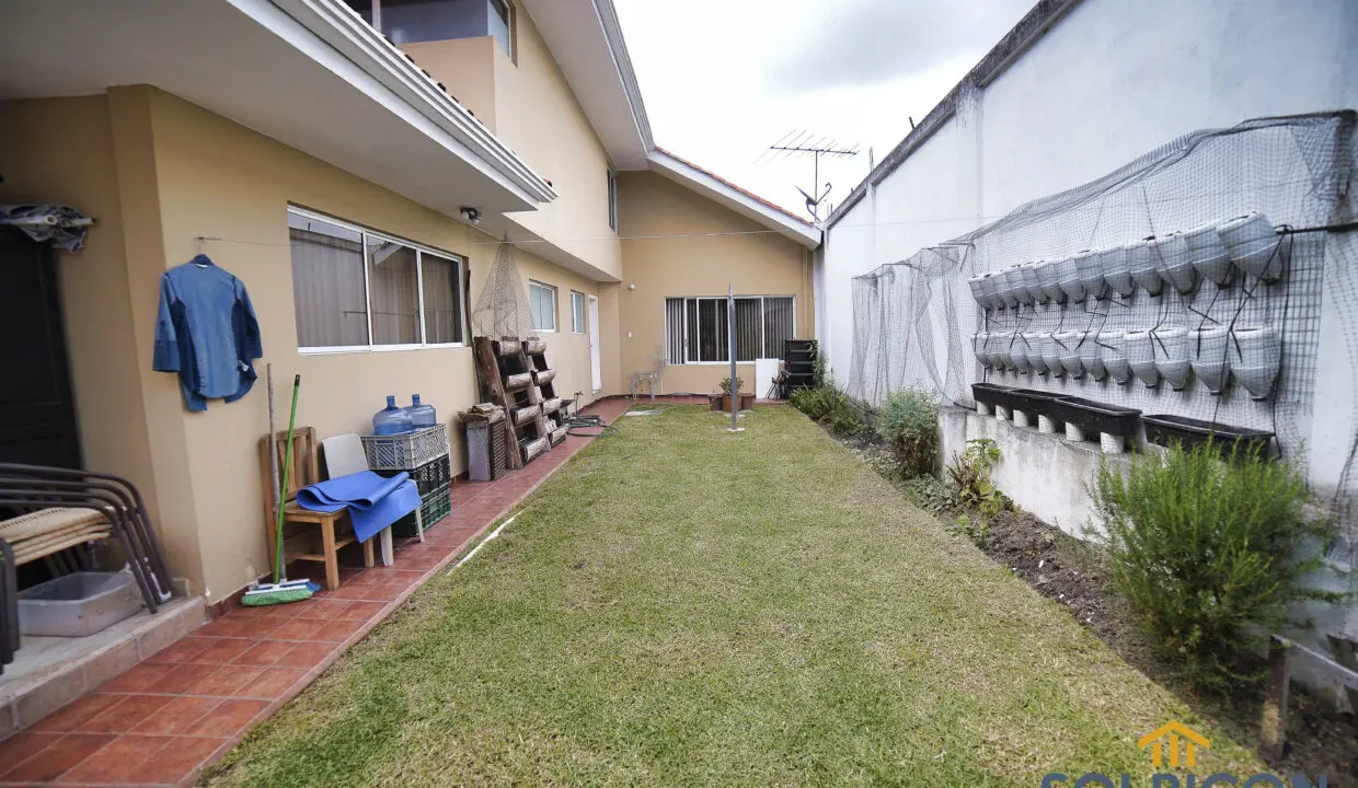 areas verdes interiores casa de venta economica Challuabamba