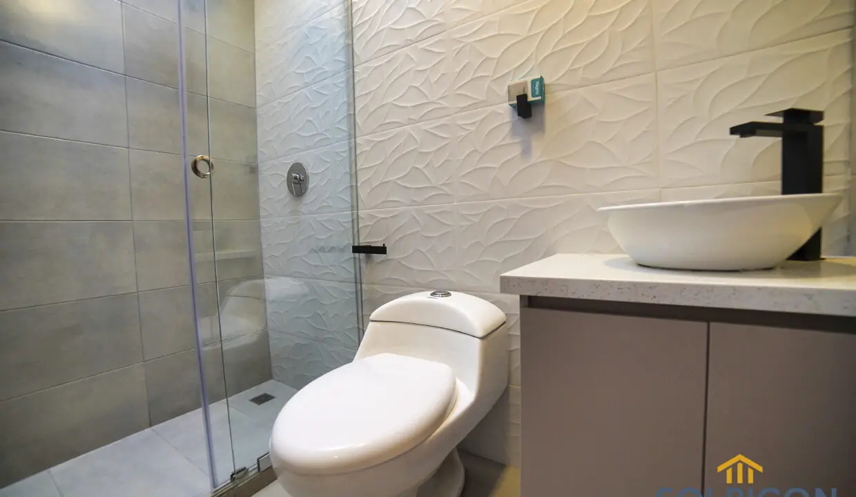 baño master casas vip Rio Amarillo Cuenca