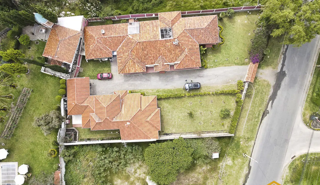 casa a la calle casa de venta economica Challuabamba
