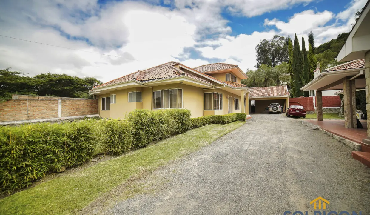 entrada casa de venta economica Challuabamba