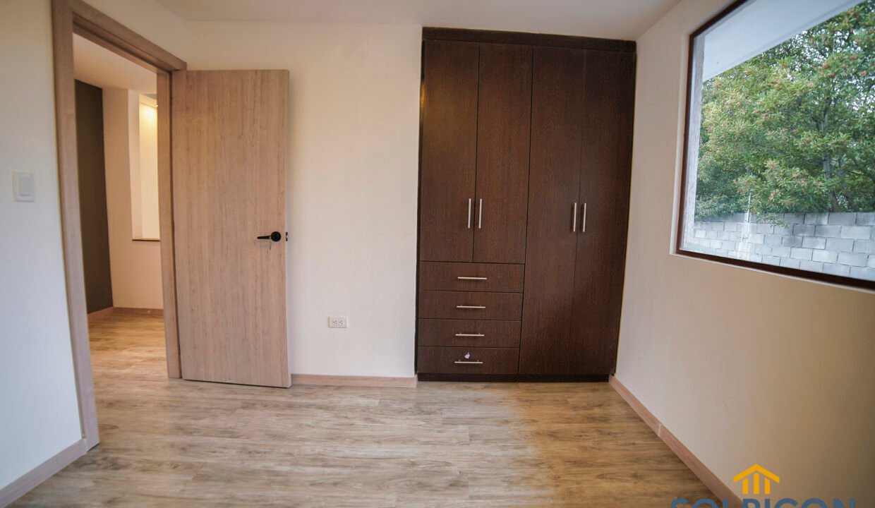 habitacion hija casa Challuamba de Venta