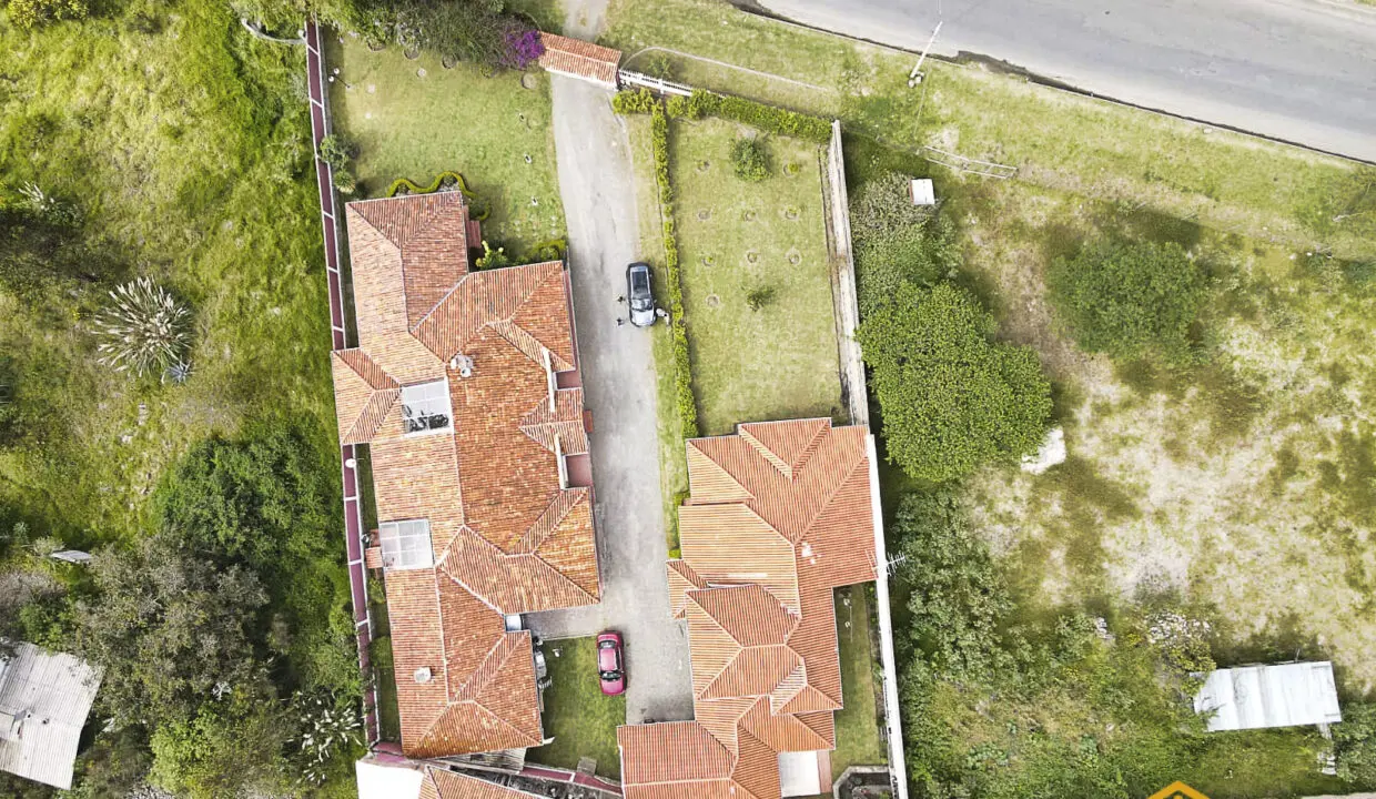 vista aerea casa de venta economica Challuabamba