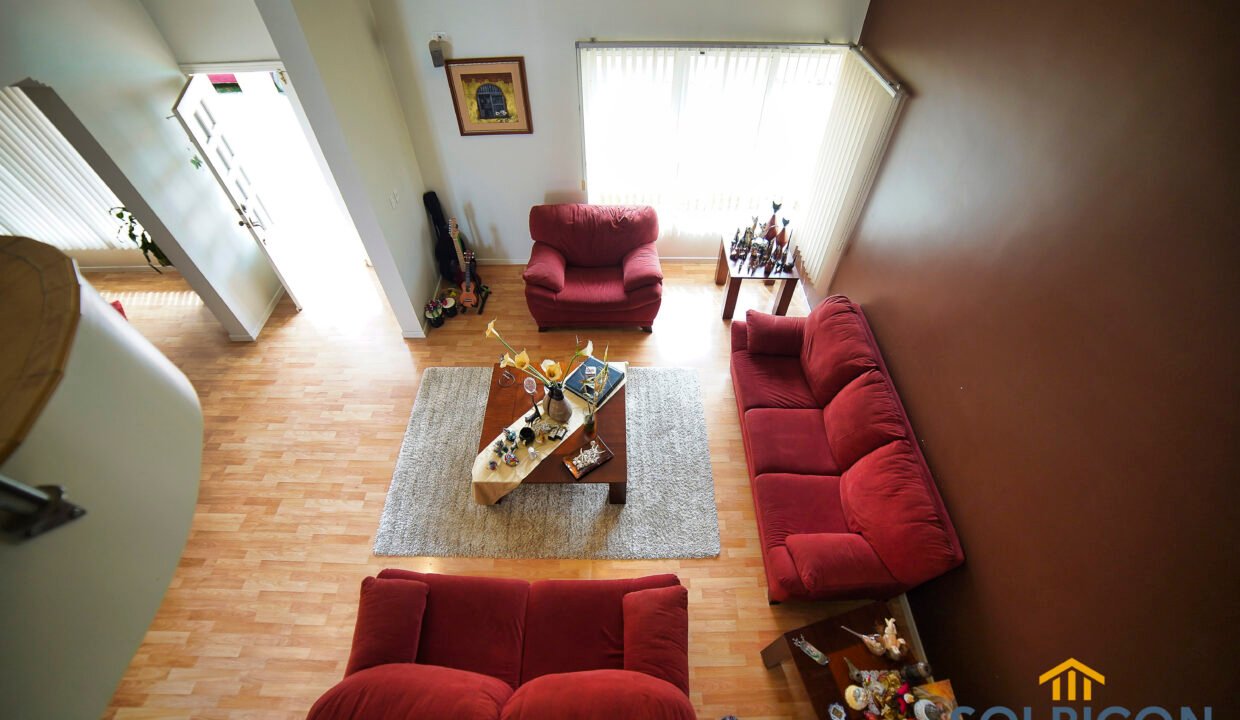 vista alta de sala casa de venta economica Challuabamba