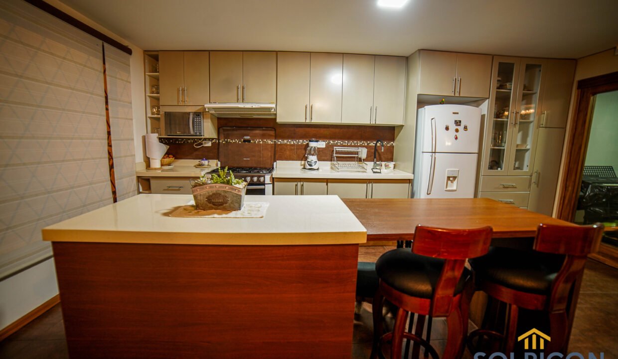 cocina amplia casa 4 habitaciones Misicata en venta