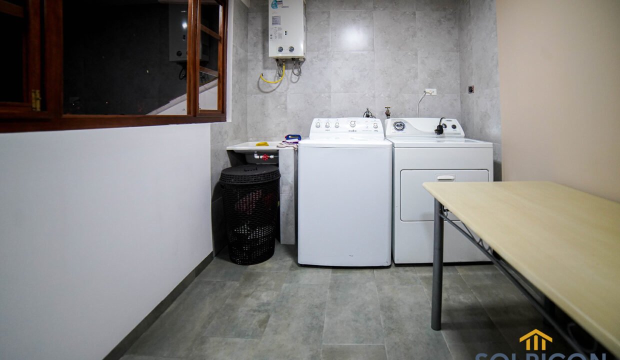 gran lavanderia casa 4 habitaciones Misicata en venta