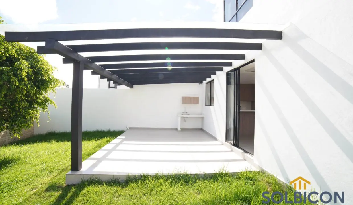 areas verdes casa challuabamba en condominio