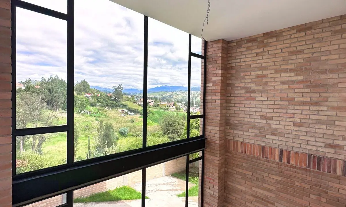 doble altura casa challuabamba en condominio