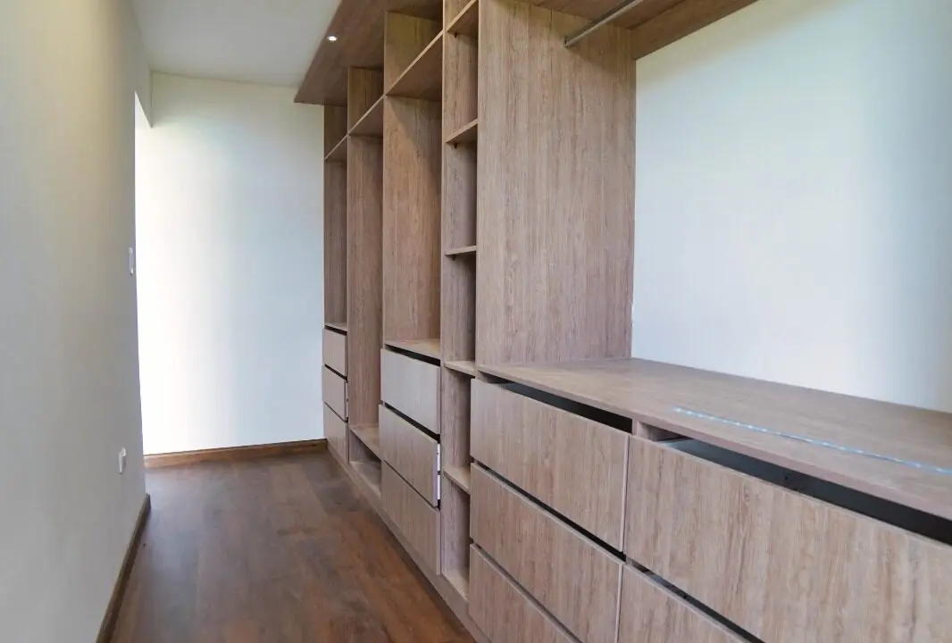 walkin closet casa challuabamba en condominio