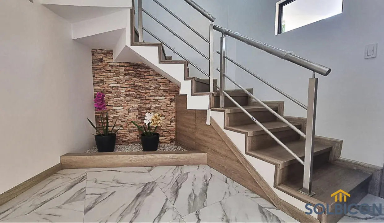 escaleras casa de venta Y del cebollar Cuenca