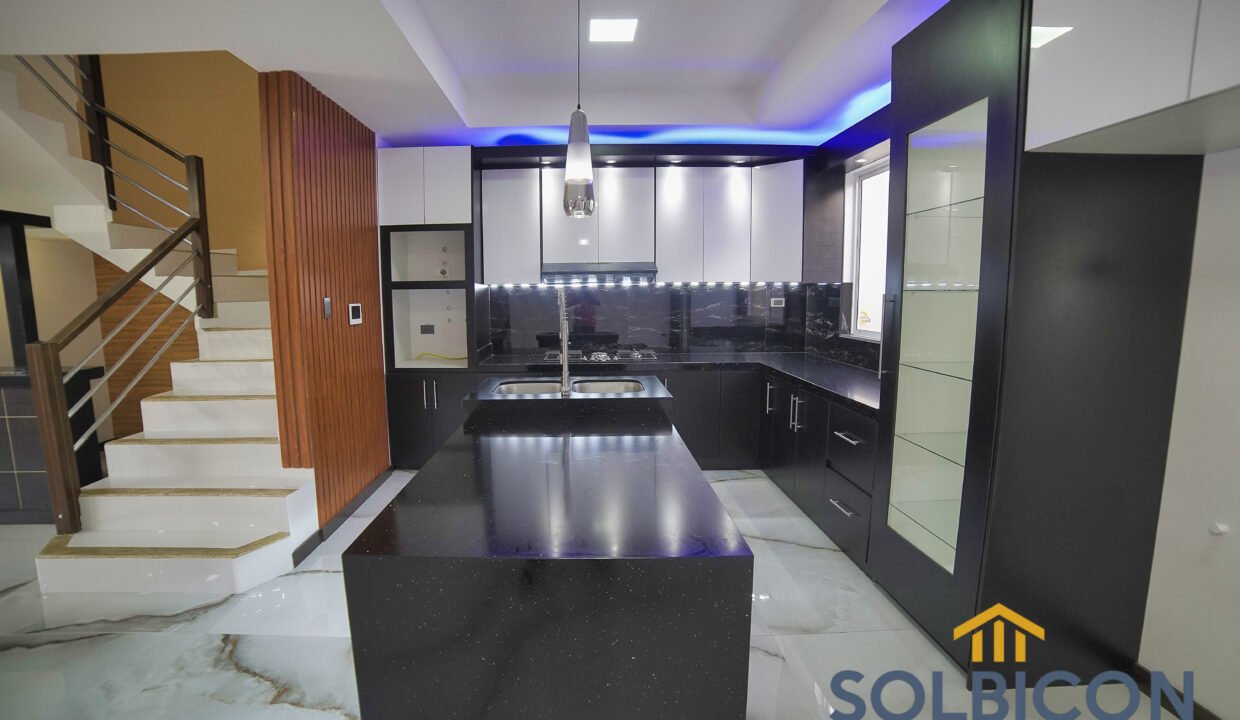 amplia cocina casa venta monay cuenca