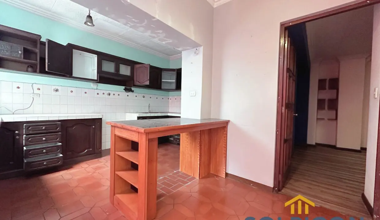 2 cocinas casa de venta en centro historico Cuenca