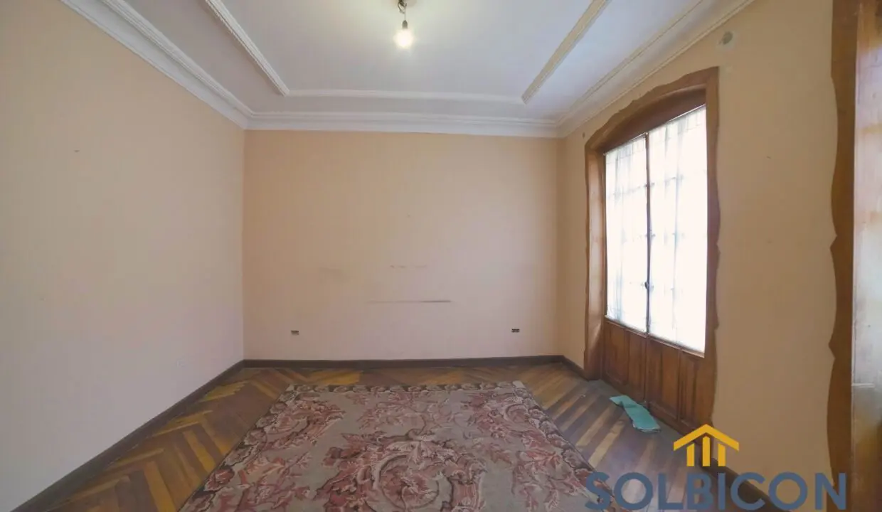 amplias habitaciones casa de venta en centro historico Cuenca