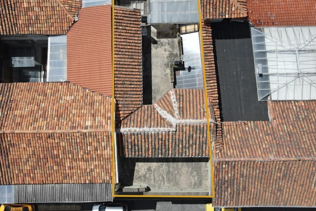 amplio terreno casa de venta en centro historico Cuenca