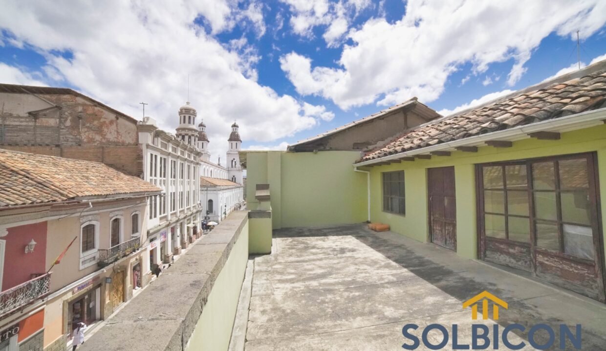 balcones casa de venta en centro historico Cuenca