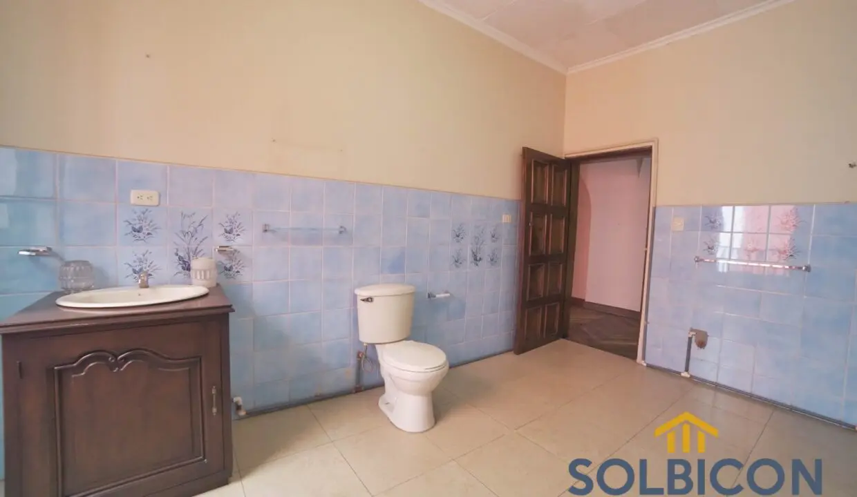 baños padres casa de venta en centro historico Cuenca