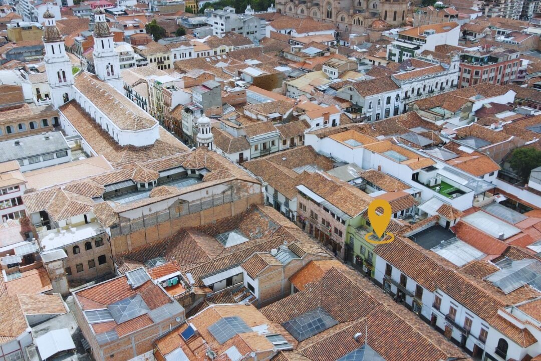 cerca de las iglesias casa de venta en centro historico Cuenca
