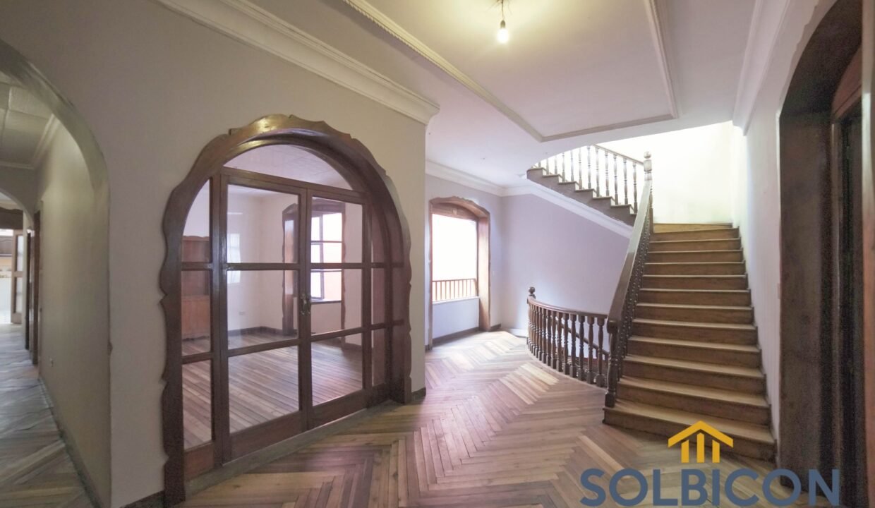 entrada 2do piso casa de venta en centro historico Cuenca