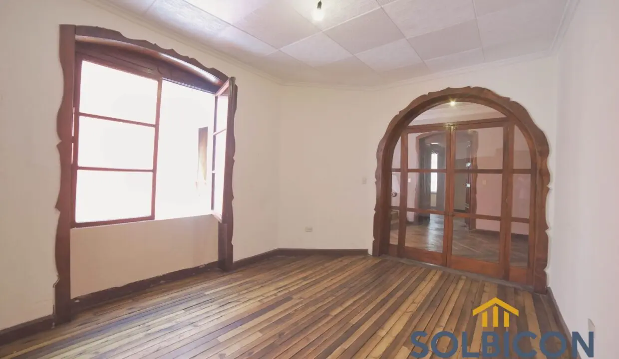 habitacion grande hijo casa de venta en centro historico Cuenca