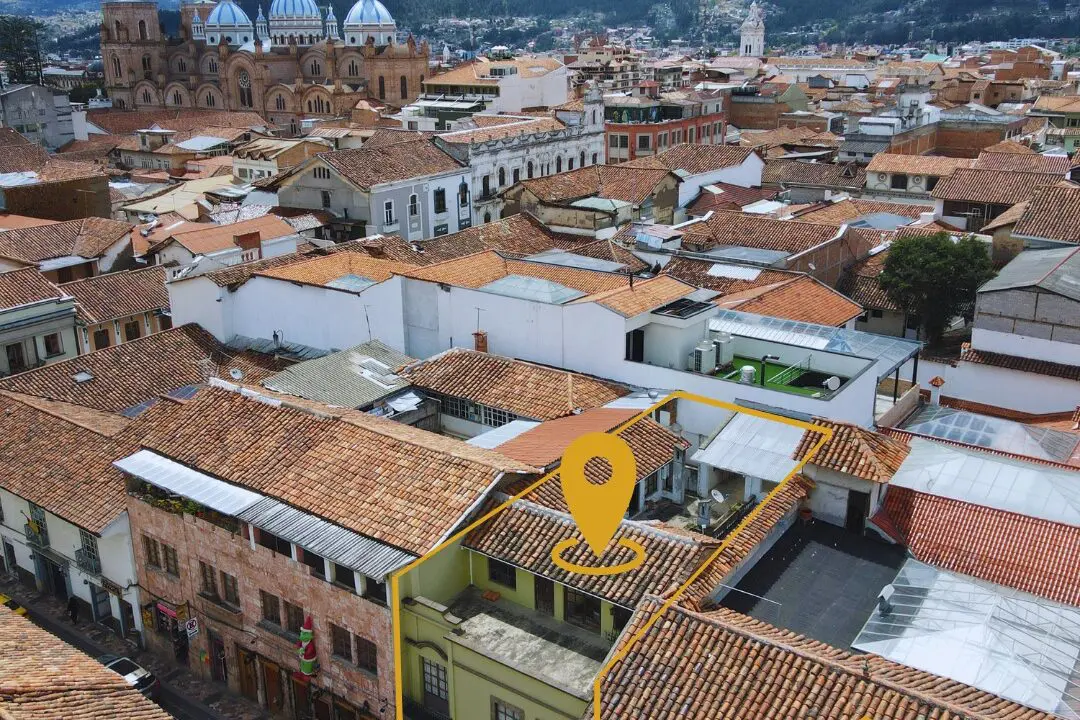 hermosa fachada casa de venta en centro historico Cuenca