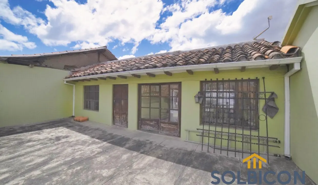 terraza y balcon casa de venta en centro historico Cuenca