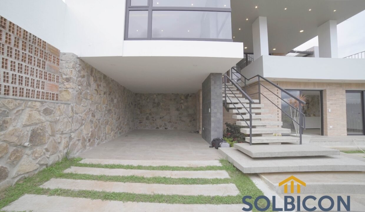 Parqueadero casa de lujo cuenca