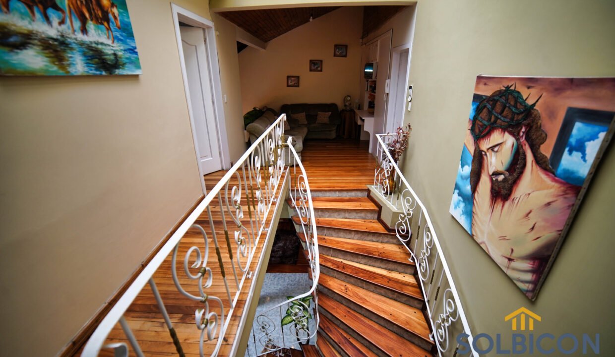 escaleras bella casa venta sector don Bosco