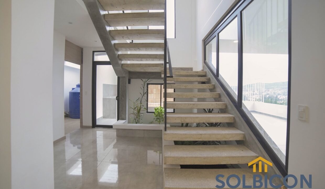 escaleras casa de lujo cuenca